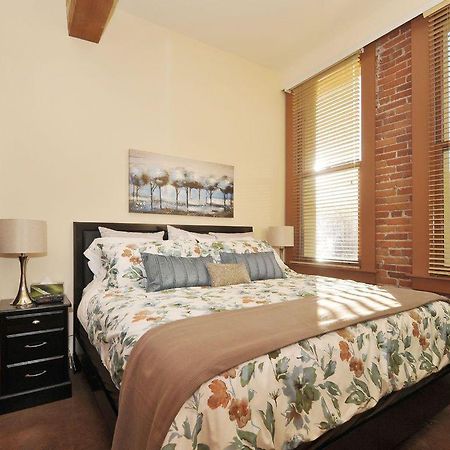 Gorgeous Luxury 2 Bedroom 2 Bath Condo In Old Town Victoria Exterior photo