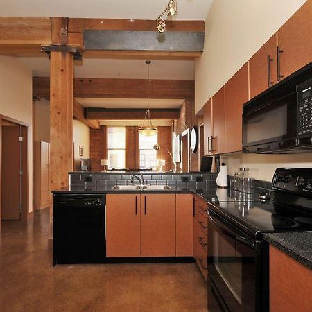 Gorgeous Luxury 2 Bedroom 2 Bath Condo In Old Town Victoria Exterior photo