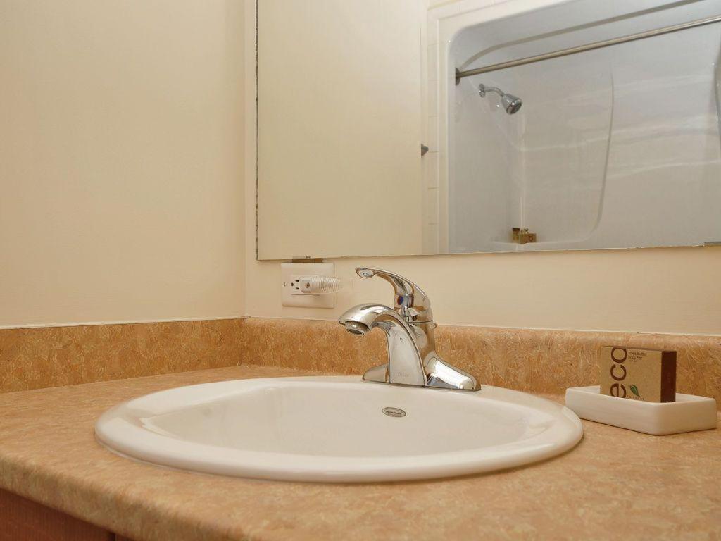 Gorgeous Luxury 2 Bedroom 2 Bath Condo In Old Town Victoria Exterior photo