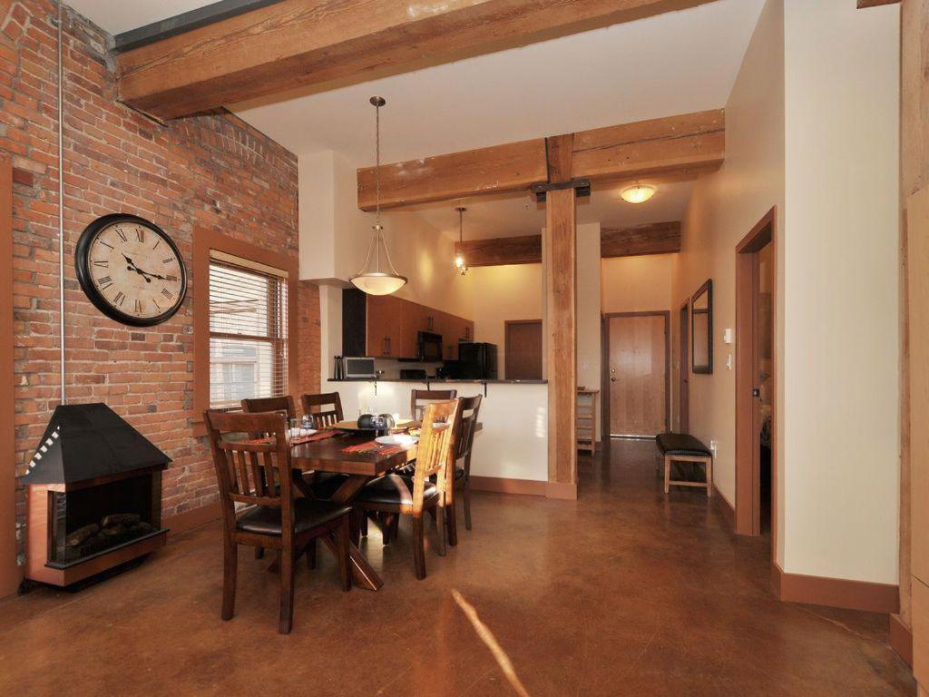 Gorgeous Luxury 2 Bedroom 2 Bath Condo In Old Town Victoria Exterior photo