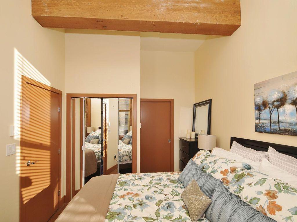 Gorgeous Luxury 2 Bedroom 2 Bath Condo In Old Town Victoria Exterior photo